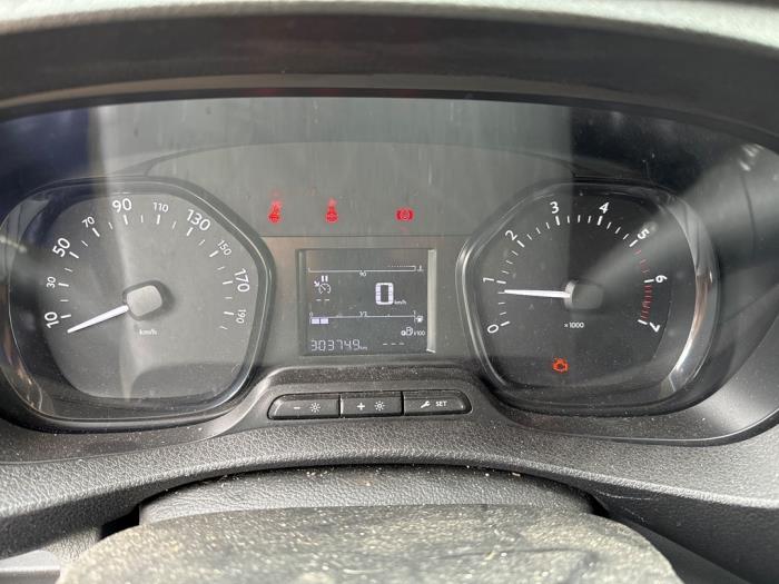 Peugeot Expert 1.6 Blue HDi 95 16V Skrotfordon (2019, WIT)