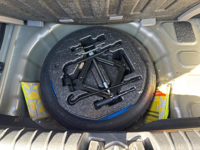 Kia Picanto 1.0 12V Skrotfordon (2017, GRIJS)