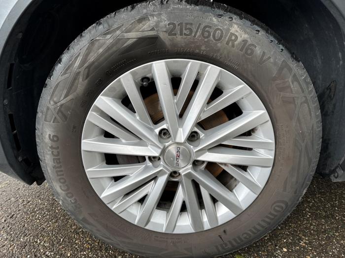 Volkswagen T-Roc I 1.0 TSI 12V Skrotfordon (2021, ZWART)