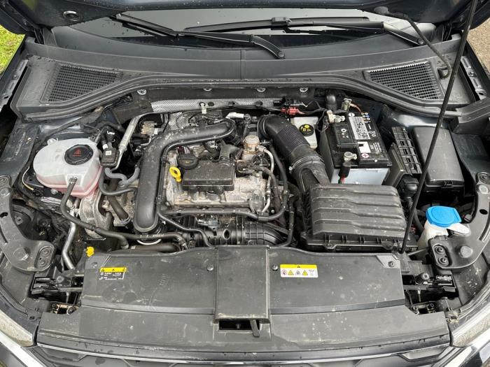 Volkswagen T-Roc I 1.0 TSI 12V Skrotfordon (2021, ZWART)