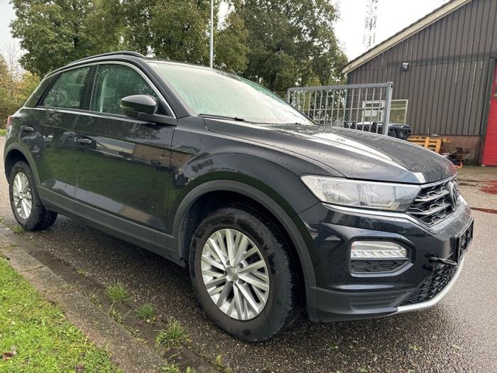 Volkswagen T-Roc I 1.0 TSI 12V Skrotfordon (2021, ZWART)
