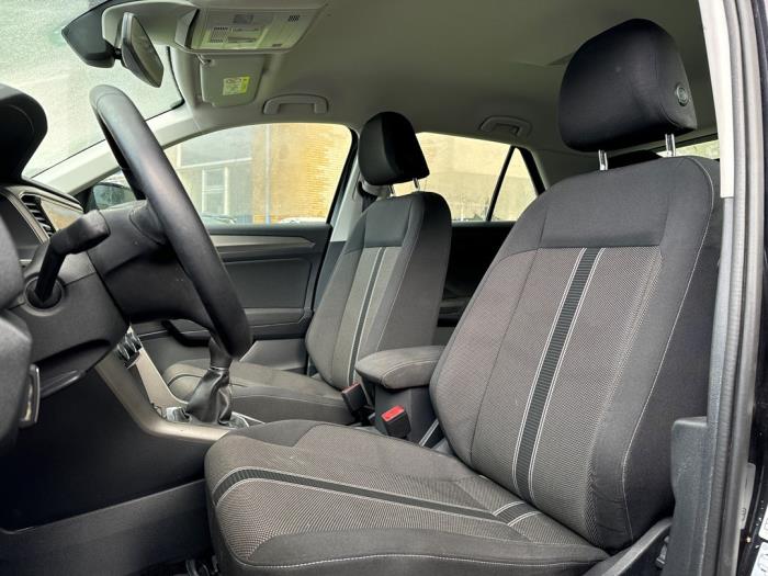 Volkswagen T-Roc I 1.0 TSI 12V Skrotfordon (2021, ZWART)