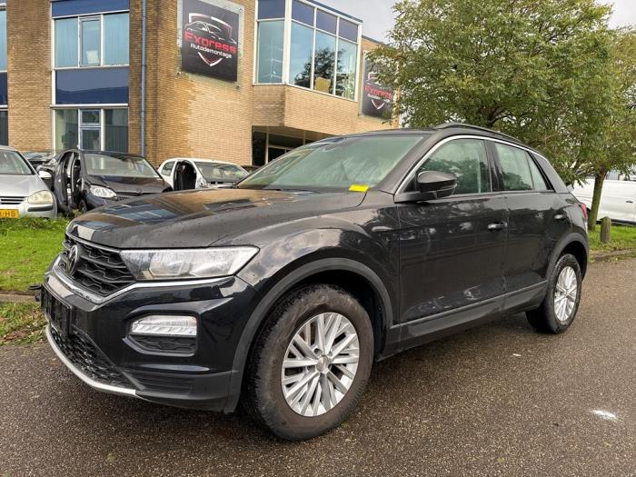 Volkswagen T-Roc I 1.0 TSI 12V Skrotfordon (2021, ZWART)