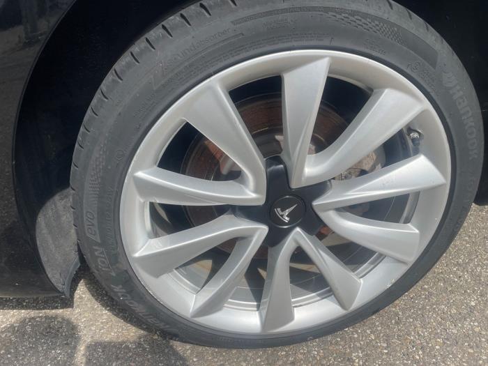 Tesla Model 3 Long Range 72kWh Samochód złomowany (2019, Czarny)