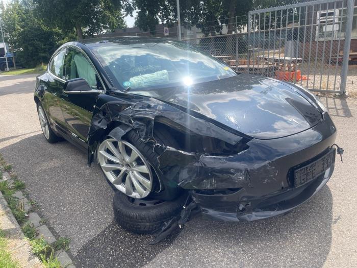 Tesla Model 3 Long Range 72kWh Samochód złomowany (2019, Czarny)