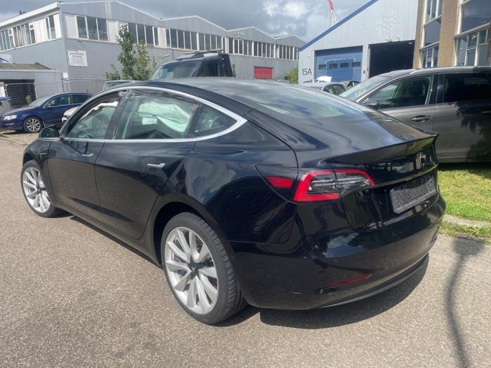 Tesla Model 3 Long Range 72kWh Samochód złomowany (2019, Czarny)