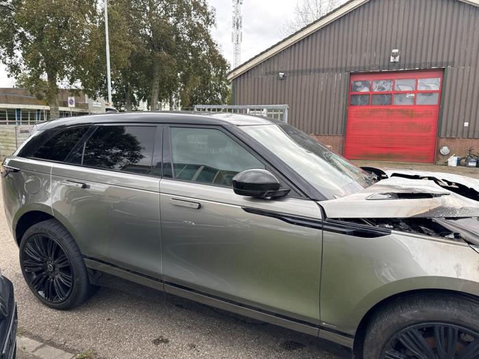 Landrover Range Rover Velar 2.0 D180 AWD Skrotfordon (2018, GRIJS)