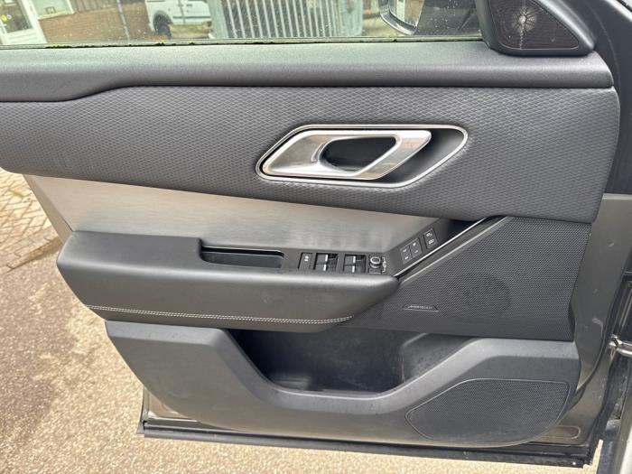 Landrover Range Rover Velar 2.0 D180 AWD Skrotfordon (2018, GRIJS)