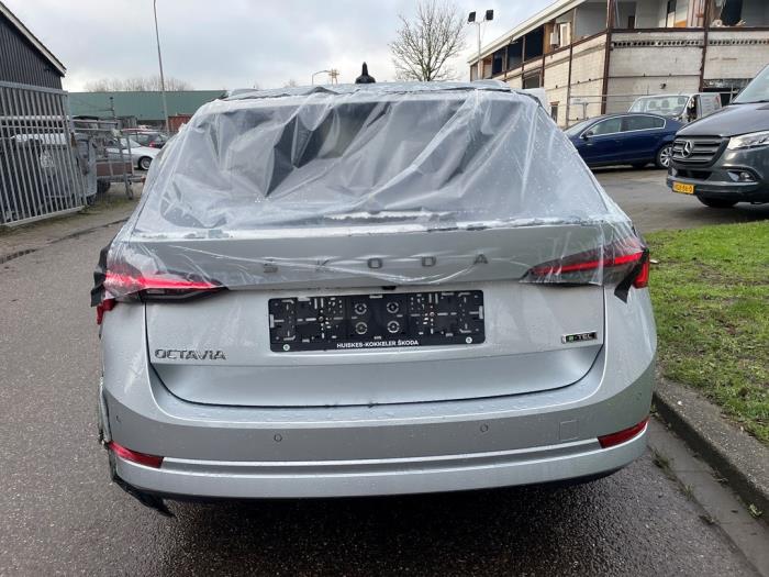 Skoda Octavia Combi 1.0 TSI e-TEC 12V Samochód złomowany (2021, Szary)