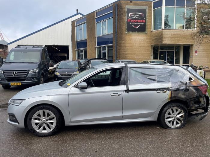 Skoda Octavia Combi 1.0 TSI e-TEC 12V Samochód złomowany (2021, Szary)