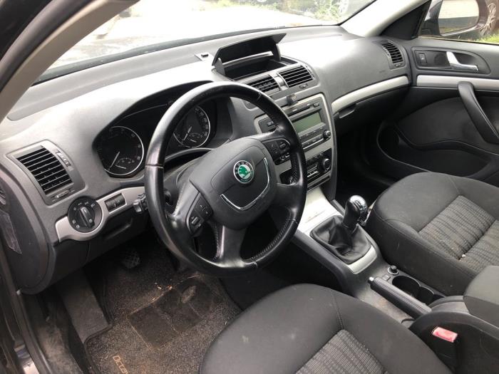 Skoda Octavia Combi 1.4 TSI 16V Sloopvoertuig (2009, Zwart)