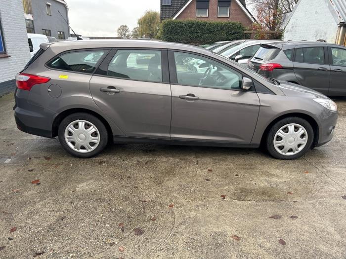 Ford Focus 3 Wagon 1.0 Ti-VCT EcoBoost 12V 125 Samochód złomowany (2013, LUNAR SKY)