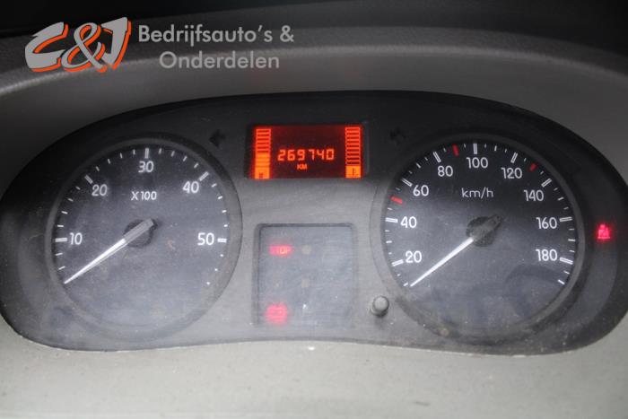 Renault Master II 2.5 dCi 16V 115 Skrotfordon (2006, ROOD)