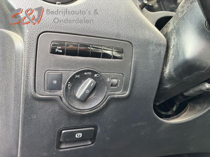 Mercedes Vito Tourer 2.2 116 CDI 16V Skrotfordon (2015, ZILVER)