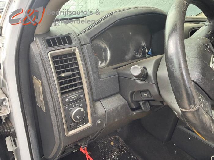 Dodge 1500 Standard Cab 5.7 Hemi V8 4x4 Samochód złomowany (2014, Bialy)