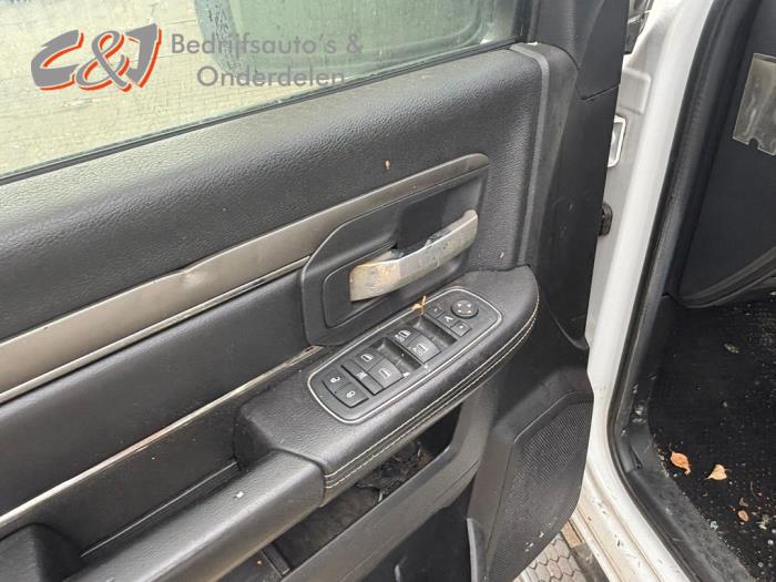 Dodge 1500 Standard Cab 5.7 Hemi V8 4x4 Samochód złomowany (2014, Bialy)