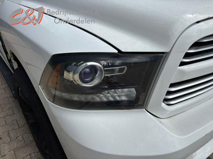 Dodge 1500 Standard Cab 5.7 Hemi V8 4x4 Samochód złomowany (2014, Bialy)