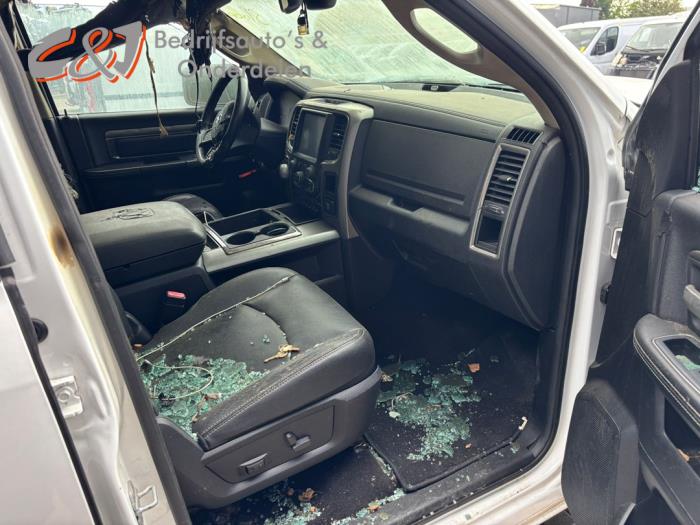 Dodge 1500 Standard Cab 5.7 Hemi V8 4x4 Samochód złomowany (2014, Bialy)