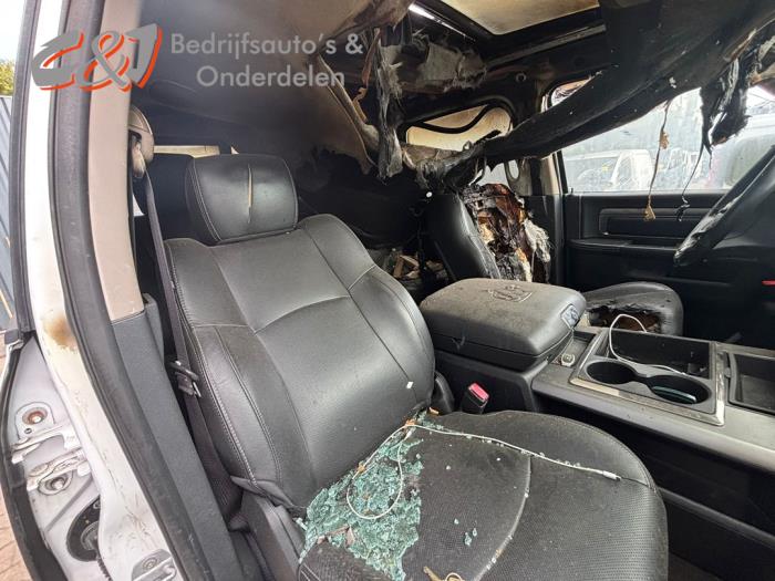 Dodge 1500 Standard Cab 5.7 Hemi V8 4x4 Samochód złomowany (2014, Bialy)