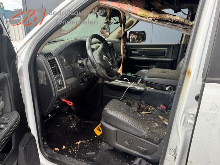 Dodge 1500 Standard Cab 5.7 Hemi V8 4x4 Samochód złomowany (2014, Bialy)