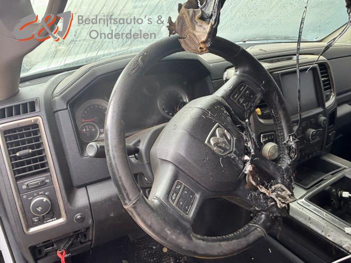 Dodge 1500 Standard Cab 5.7 Hemi V8 4x4 Samochód złomowany (2014, Bialy)