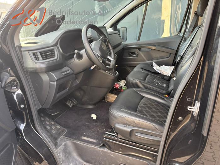 Renault Trafic 2.0 dCi 16V 150 Sloopvoertuig (2024, Zwart)