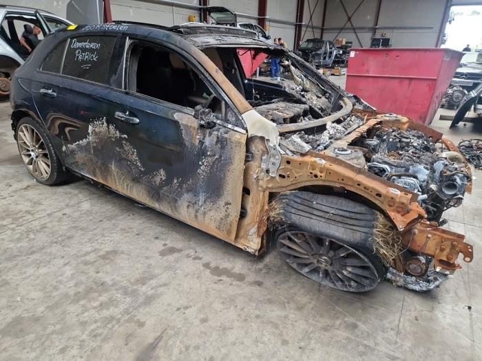 Mercedes A 2.0 A-35 AMG Turbo 16V 4Matic Samochód złomowany (2019, Niebieski)