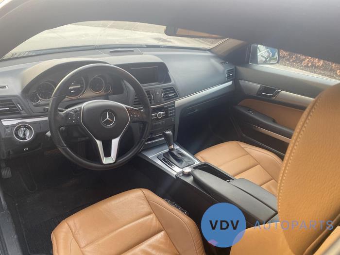 Mercedes E E-260 CGI 16V BlueEfficiency Skrotfordon (2012, CAVANSIET BLAUW)