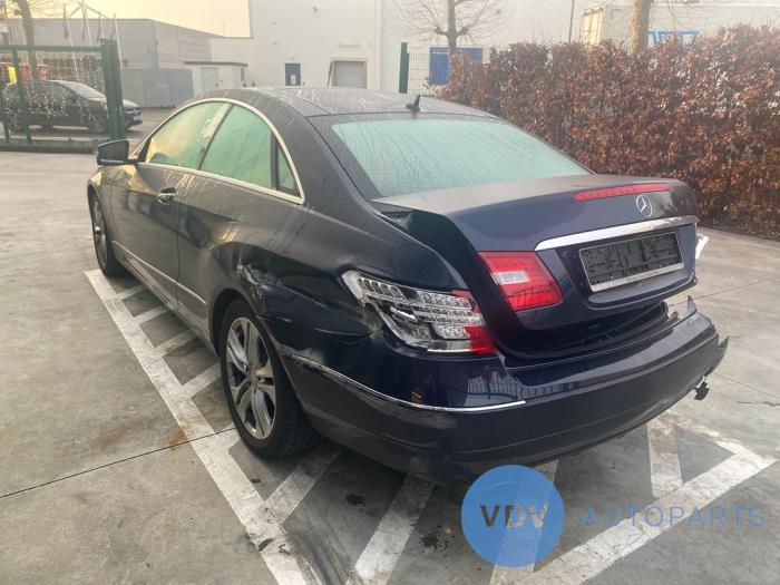 Mercedes E E-260 CGI 16V BlueEfficiency Skrotfordon (2012, CAVANSIET BLAUW)
