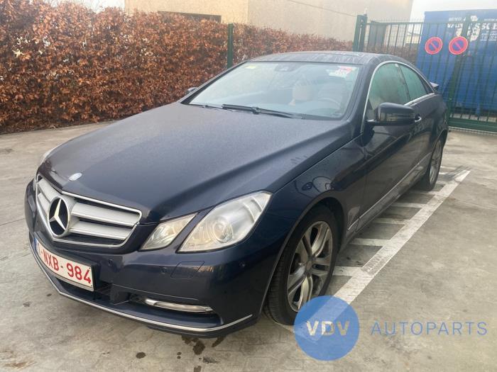 Mercedes E E-260 CGI 16V BlueEfficiency Skrotfordon (2012, CAVANSIET BLAUW)