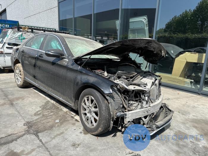 Mercedes C C-200d 2.2 16V Skrotfordon (2018, OBSIDIAANZWART)