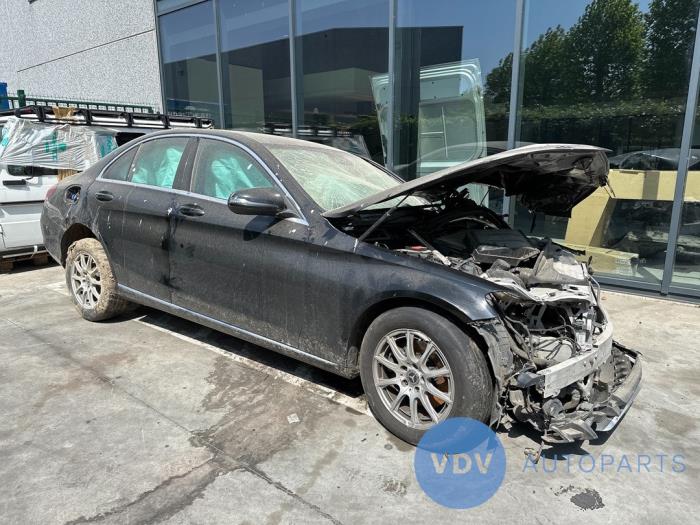 Mercedes C C-200d 2.2 16V Skrotfordon (2018, OBSIDIAANZWART)