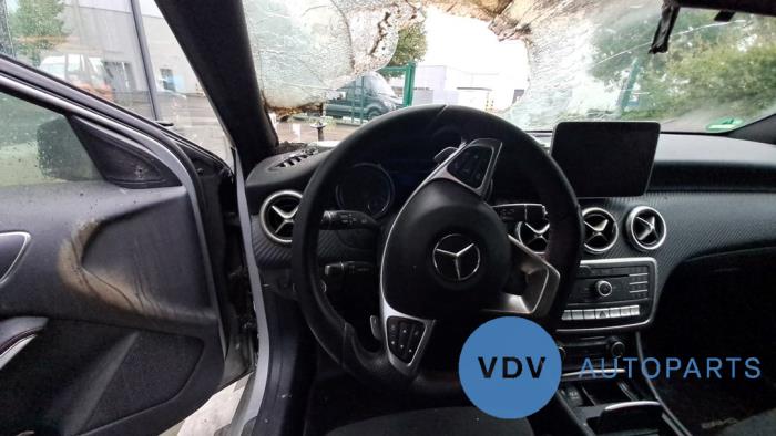 Mercedes A 1.6 A-180 16V Skrotfordon (2018, POOL ZILVER)