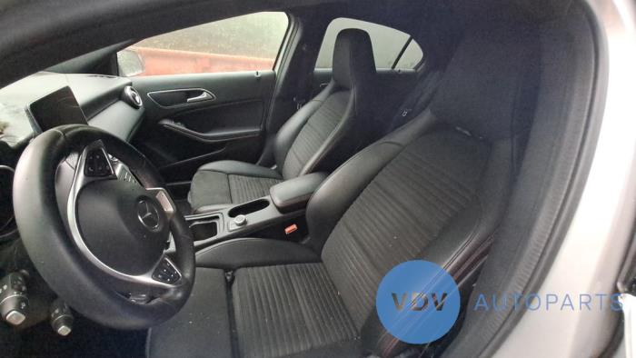 Mercedes A 1.6 A-180 16V Skrotfordon (2018, POOL ZILVER)