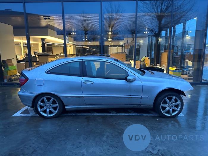 Mercedes C Sportcoupé 2.0 C-180 16V Skrotfordon (2001, BRILJANT ZILVER)