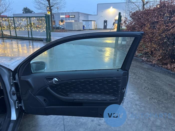 Mercedes C Sportcoupé 2.0 C-180 16V Skrotfordon (2001, BRILJANT ZILVER)