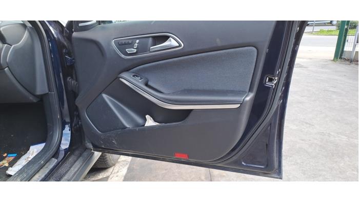 Mercedes GLA 2.2 200 CDI, d 16V Samochód złomowany (2018, Niebieski)