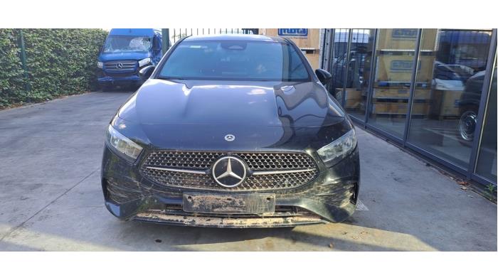 Mercedes A Limousine 1.3 A-180 Turbo Skrotfordon (2022, KOSMOS ZWART)