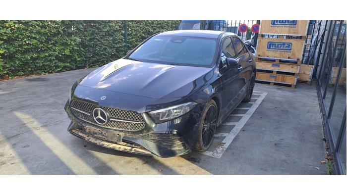 Mercedes A Limousine 1.3 A-180 Turbo Skrotfordon (2022, KOSMOS ZWART)