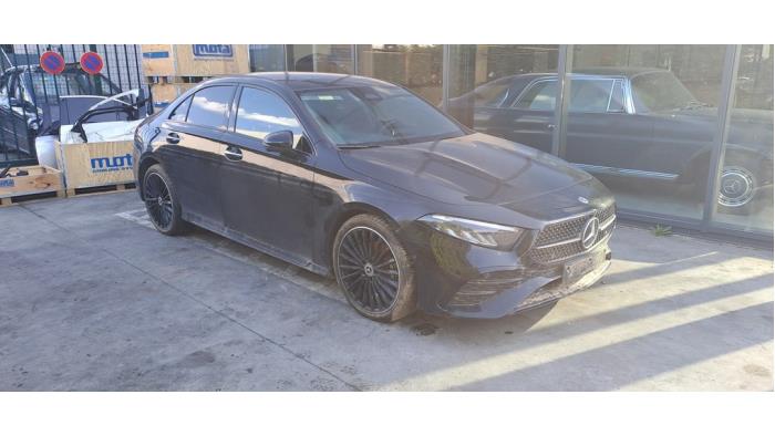 Mercedes A Limousine 1.3 A-180 Turbo Skrotfordon (2022, KOSMOS ZWART)