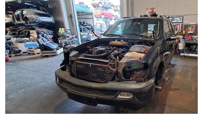 Mercedes ML I 270 2.7 CDI 20V Samochód złomowany (2002, Czarny)