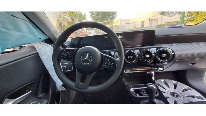 Mercedes A 1.5 A-160d Samochód złomowany (2019, Bialy)