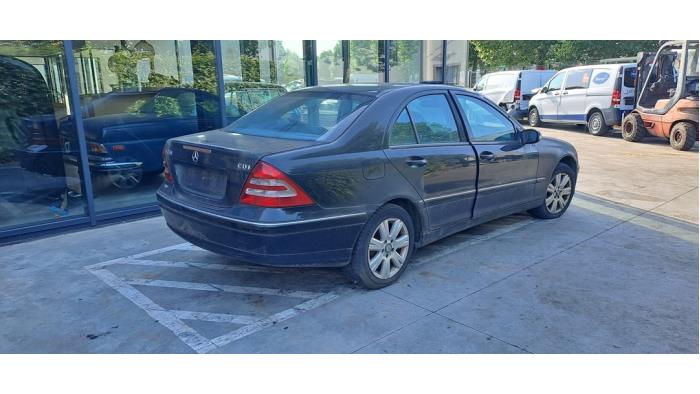 Mercedes C 2.7 C-270 CDI 20V Samochód złomowany (2002, Czarny)