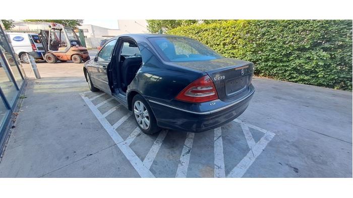 Mercedes C 2.7 C-270 CDI 20V Samochód złomowany (2002, Czarny)