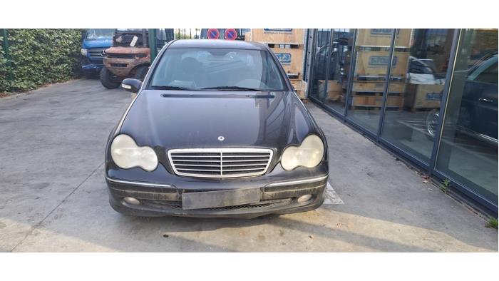 Mercedes C 2.7 C-270 CDI 20V Samochód złomowany (2002, Czarny)