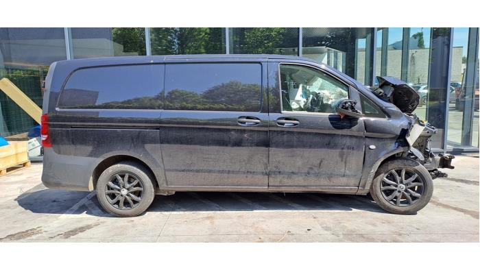 Mercedes Vito 2.0 110 CDI 16V Samochód złomowany (2022, Czarny)