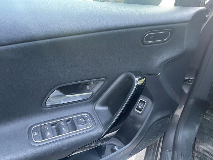 Mercedes A Limousine 1.5 A-180d Skrotfordon (2020, BERG GRIJS)