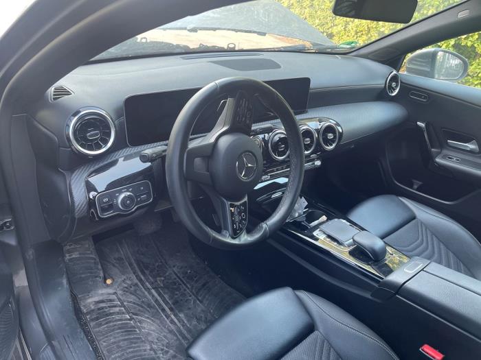 Mercedes A Limousine 1.5 A-180d Skrotfordon (2020, BERG GRIJS)