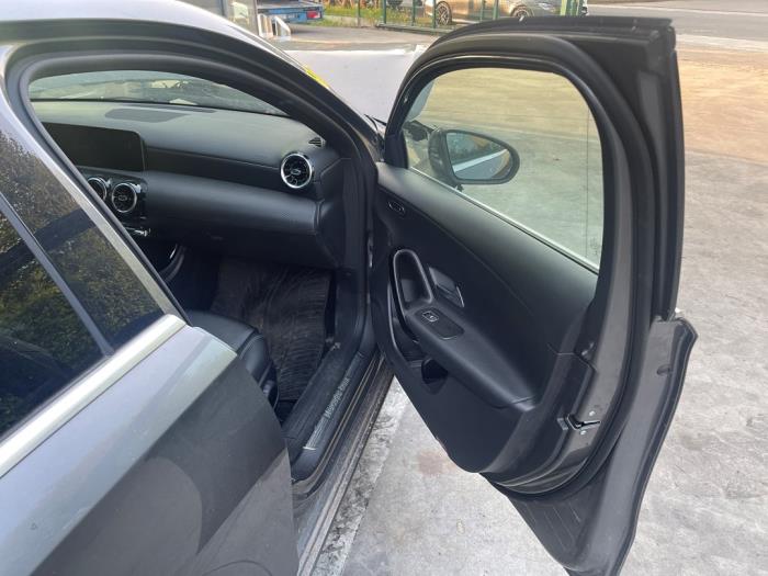 Mercedes A Limousine 1.5 A-180d Skrotfordon (2020, BERG GRIJS)