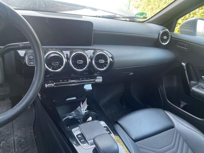 Mercedes A Limousine 1.5 A-180d Skrotfordon (2020, BERG GRIJS)